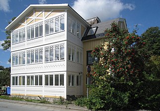 Glasverandan mot Mälaren i söder.