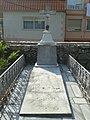 Tumba de Valentín Losada no cemiterio de Cangas.