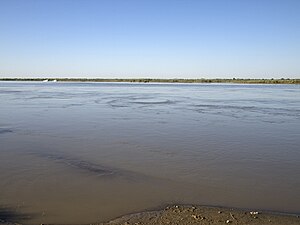 O rio Amu Dária perto de Beruni