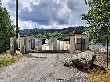 Entrée du site de l'ancienne mine d'uranium des Bois Noirs - Limouzat.