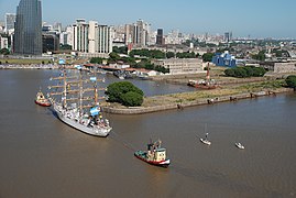 Ingresando al Apostadero Naval de Buenos Aires.