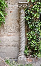 no 4 : colonne de l'ancienne église de la Daurade.