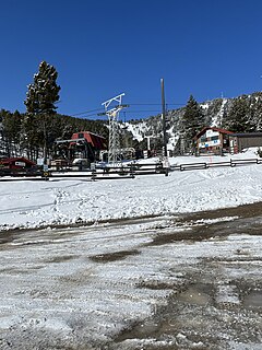 Ski lift in the snow at great divide.
