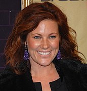 Elisa Donovan interprète Amber.