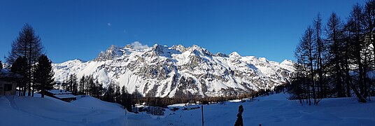 Vue depuis le val Fex en hiver jusqu'au piz Lagrev/piz Materdell.