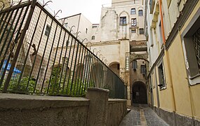 L'area della chiesa e vicolo Caetani