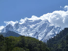 Vue du Gyala Peri depuis le nord.