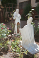 Statue en face de l'église Sainte-Thérèse-d'Avila à Los Angeles (États-Unis).