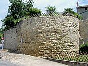 Ruines de remparts dans le quartier du Marmouret (juin 2009).