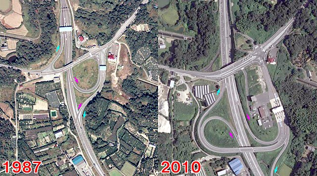 南知多ICの変遷（1987年、2010年）。ランプウェイ変更により平面交差が解消された。 帰属：国土交通省「国土画像情報（カラー空中写真）」配布元：国土地理院地図・空中写真閲覧サービス