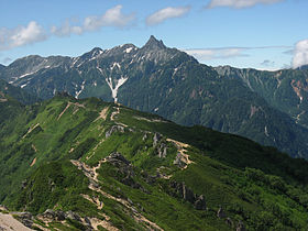 Vue du mont Yari depuis le refuge Enzansō du mont Tsubakuro.