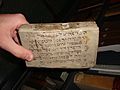 Folio con Piyut, poema para Rosh Hashaná. Fragmento de Majzor (libro litúrgico para festividades judías), Italia, c. 1300-1500. Facultad de Leyes, Universidad de Yale.