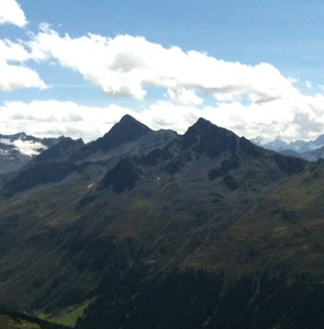 Älplihorn und Leidbachhorn (v. l. n. r.), aufgenommen von Jakobshorn.