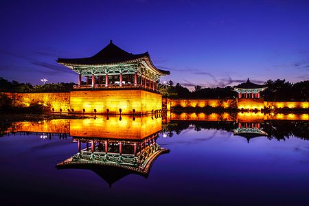 안압지 (Anapji, the artificial pond in Gyeongju)