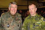 Chefen KFOR generallöjtnant Roland Kather och Grundevik i Kosovo 2007.