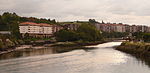 L'île des Faisans vue depuis le pont international sur la Bidassoa. À gauche Irun, Espagne ; à droite Hendaye, France.