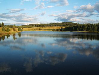 Lac près de Myslivny, dans la partie tchèque de l’Erzgebige. (définition réelle 1 600 × 1 224*)