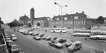 Au centre droit, le corps de bâtiment démoli dans les années 2000.