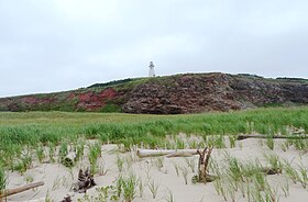 Plage des Sillons avec le phare à l'arrière