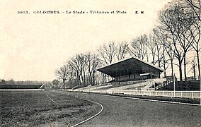 Dans les années 1910, le stade peut accueillir jusqu'à 20 000 spectateurs.