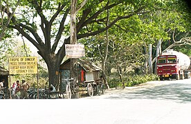 Señal del Trópico de Cáncer en la carretera nacional 34 en el distrito de Nadia, Bengala Occidental, India.
