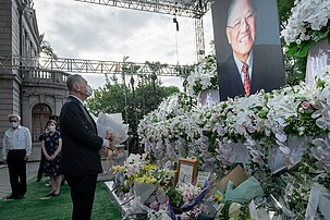 前日本首相森喜朗在李登輝遺像前獻花致意