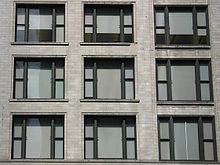 "חלונות שיקגו" טיפוסיים המסודרים בגריד
