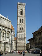 El aislado campanile de Giotto de Santa Maria del Fiore, en Florencia