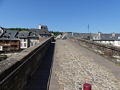 La chaussée depuis la rive gauche.