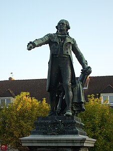 Monument à Danton (1888), détail, Arcis-sur-Aube, place de la République.