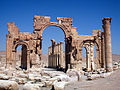 La porte monumentale de Palmyre, point de jonction entre les parties centrale et orientale de la grande colonnade.