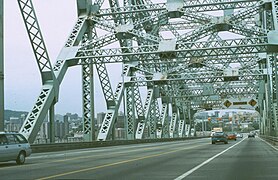 Driving on the Jacques-Cartier bridge