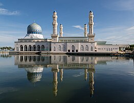 La mosquée de la ville de Kota Kinabalu, en Malaisie orientale. (définition réelle 4 616 × 3 564)