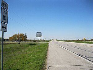 Approach to Spur 10 overpass at US 90 Alt. looking north