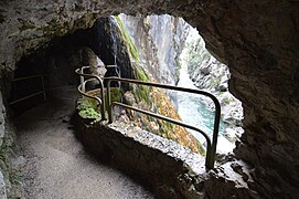 La rivière Cares et les tunnels à l'approche de Caín, au passage le plus étroit.