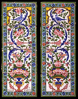 Dois painéis de azulejos de faiança pintados com vidrado policromado sobre vidrado branco, representando rosas e rouxinóis. Irã, primeira metade do século XIX. (definição 2 733 × 2 733)