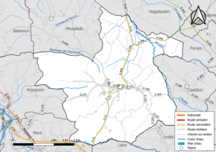 Carte en couleur présentant le réseau hydrographique de la commune