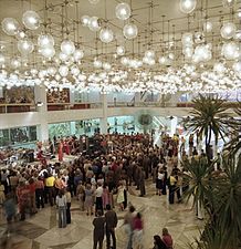 Le « Foyer » lors de d'une soirée dansante pour les jeunes en 1976.