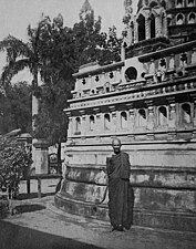 Moine bouddhiste dans un monastère des environs de Colombo (Sri Lanka).