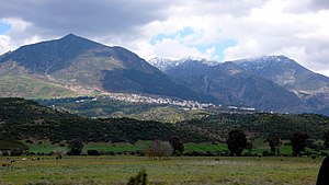 Vista da cidade de Xexuão e das suas montanhas.