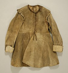 Englischer Lederwams (buff coat), mit falscher Silber-Verschnürung vor der Brust (der Koller wurde zugehakt), um 1630