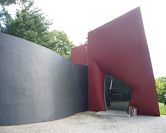 "The Monstra" entry pavilion for the Glass House in New Canaan, Connecticut (1995)