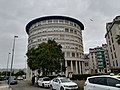 Bâtiment des Tribunaux de 1998 et place Fermín Bouza Brey