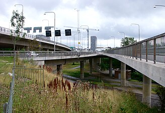 Trafikplatsens på- och avfartsramper, vy söderut med Karlbergsbron i bakgrunden, 2010.