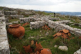 I magazzini sotto l'acropoli