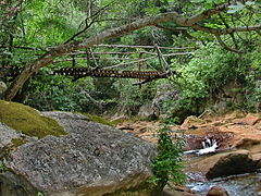 Pont suspendu de Saint-Pierre de Frigole juste avant le moulin à plâtre de Fayence.