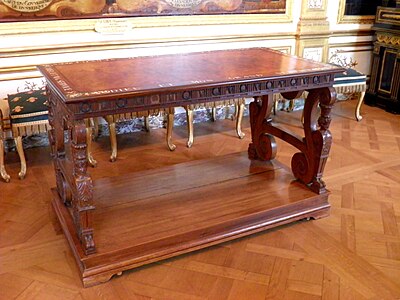 Table en cep de vigne massif aux armes des Montmorency (XVIe siècle)