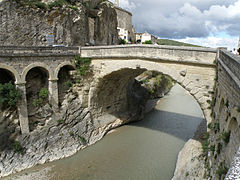 罗曼桥（法语：Pont romain de Vaison-la-Romaine）