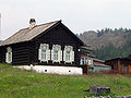 Casa in legno sita nei pressi del lago