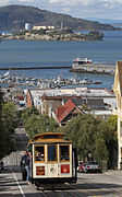 Cable car remontant Russian Hill[15]